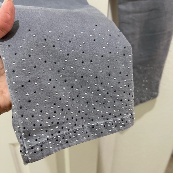 DEMOCRACY Ab Solution skinny crop jeans with embellishments near the hem. EUC 10 - Picture 3 of 10